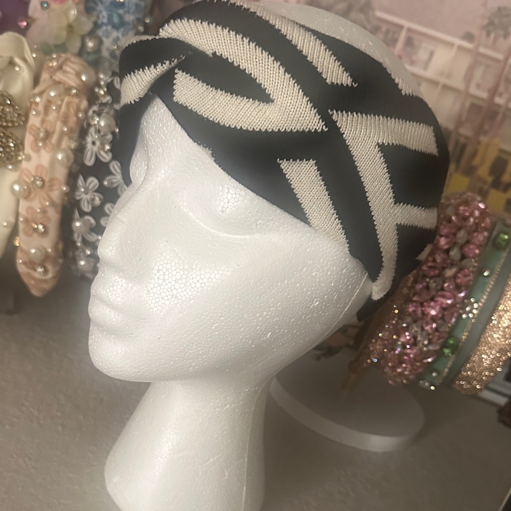 Elegant Black and Cream Chevron Headband